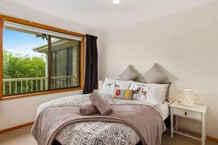 Spacious Modern Home Outstanding Views Sleeps 9 Hobart Kültér fotó